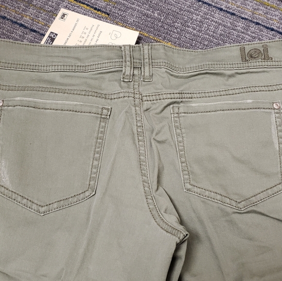 lei Pants & Jumpsuits Lei Ashley Capris Poshmark